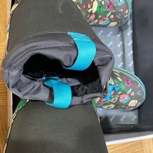 Cougar -Girl size 4 , winter water proof boot